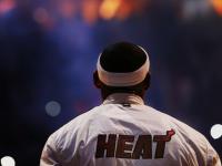 周冠宇赛后谦逊发言登热搜，广州队鏖战广州队引发热议(周冠宇是那个车队的)